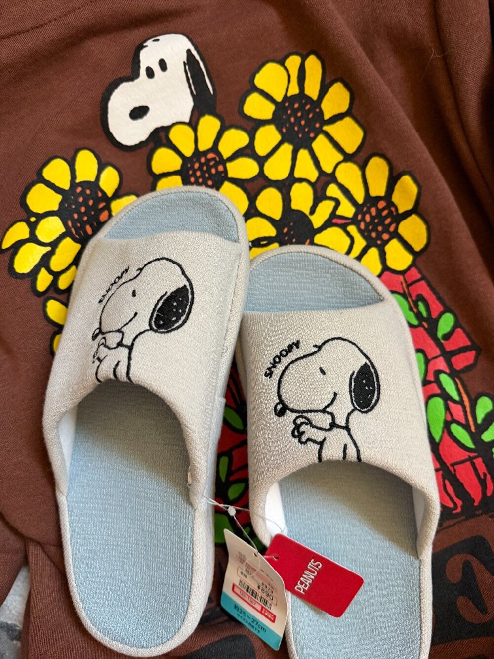 Peanuts Snoopy Slippers M/L size 9-10 Cozy House Shoes Japan